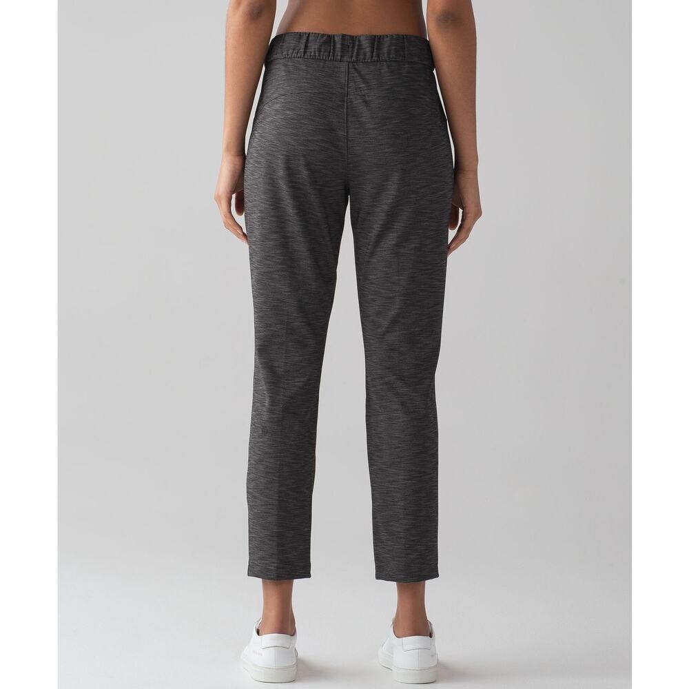 LULULEMON On The Fly Pant (28") Heathered Black Size 4 Pockets Athleisure Travel - Picture 5 of 9